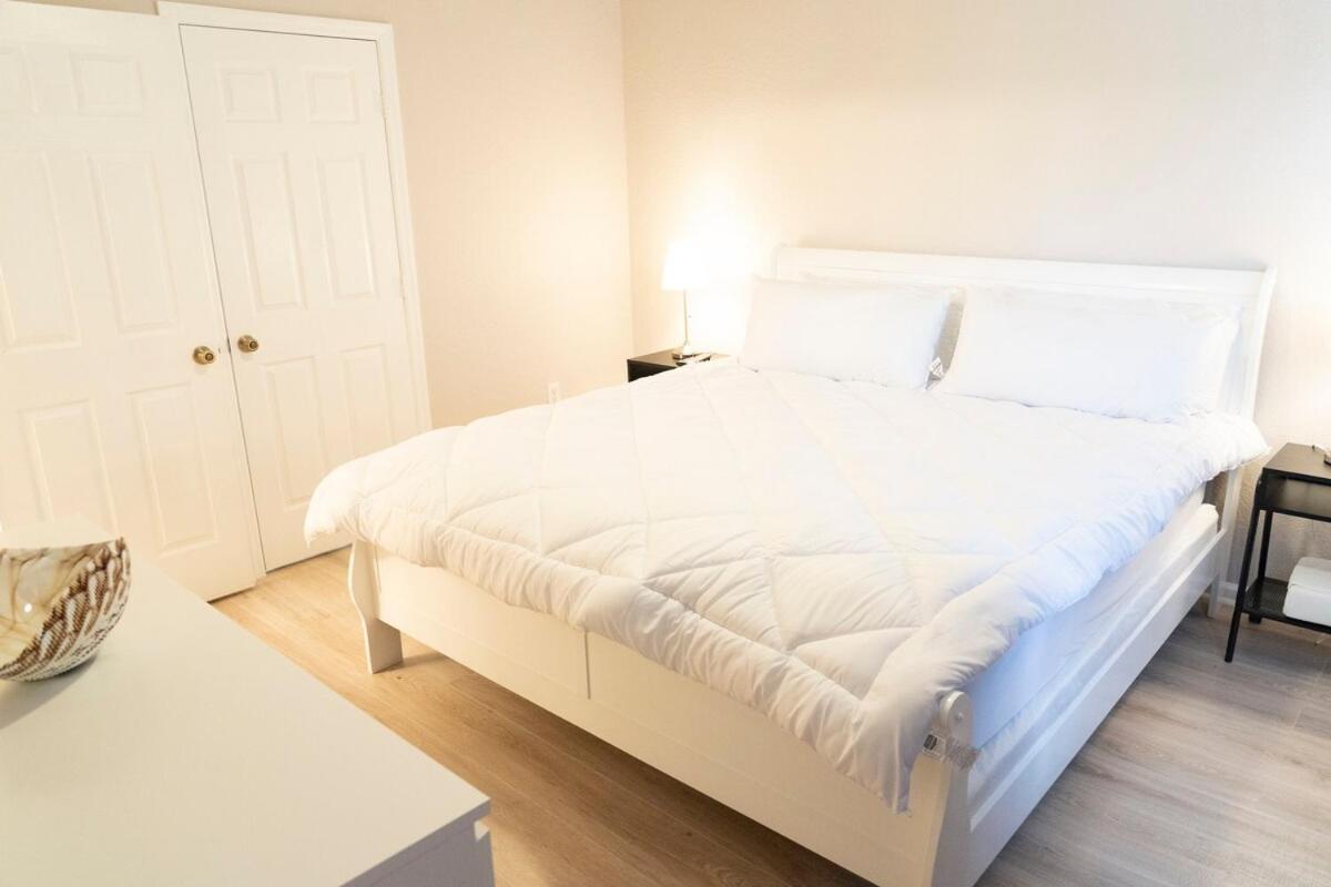New Luxury Townhome Near Holiday home *
