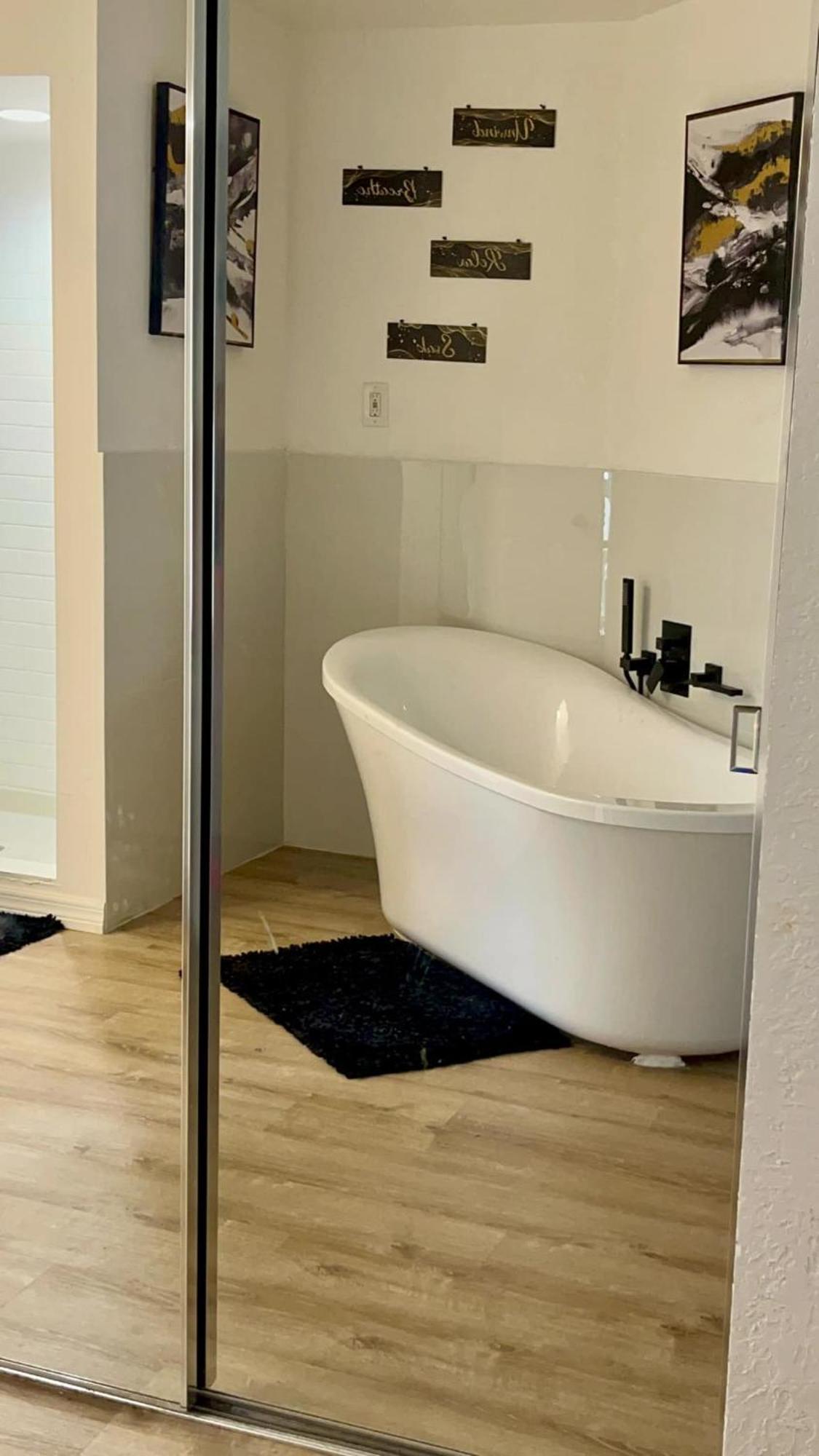 Oasis 2br Parks Fast Wi Fi Pool Gym Free Parking Workspace Free Cable Near Universal Apartment