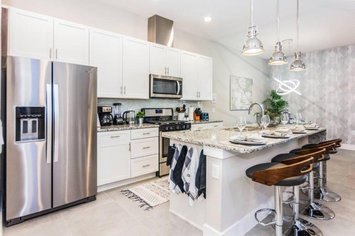 Dluxx With 5 House Next To 2668 Orlando