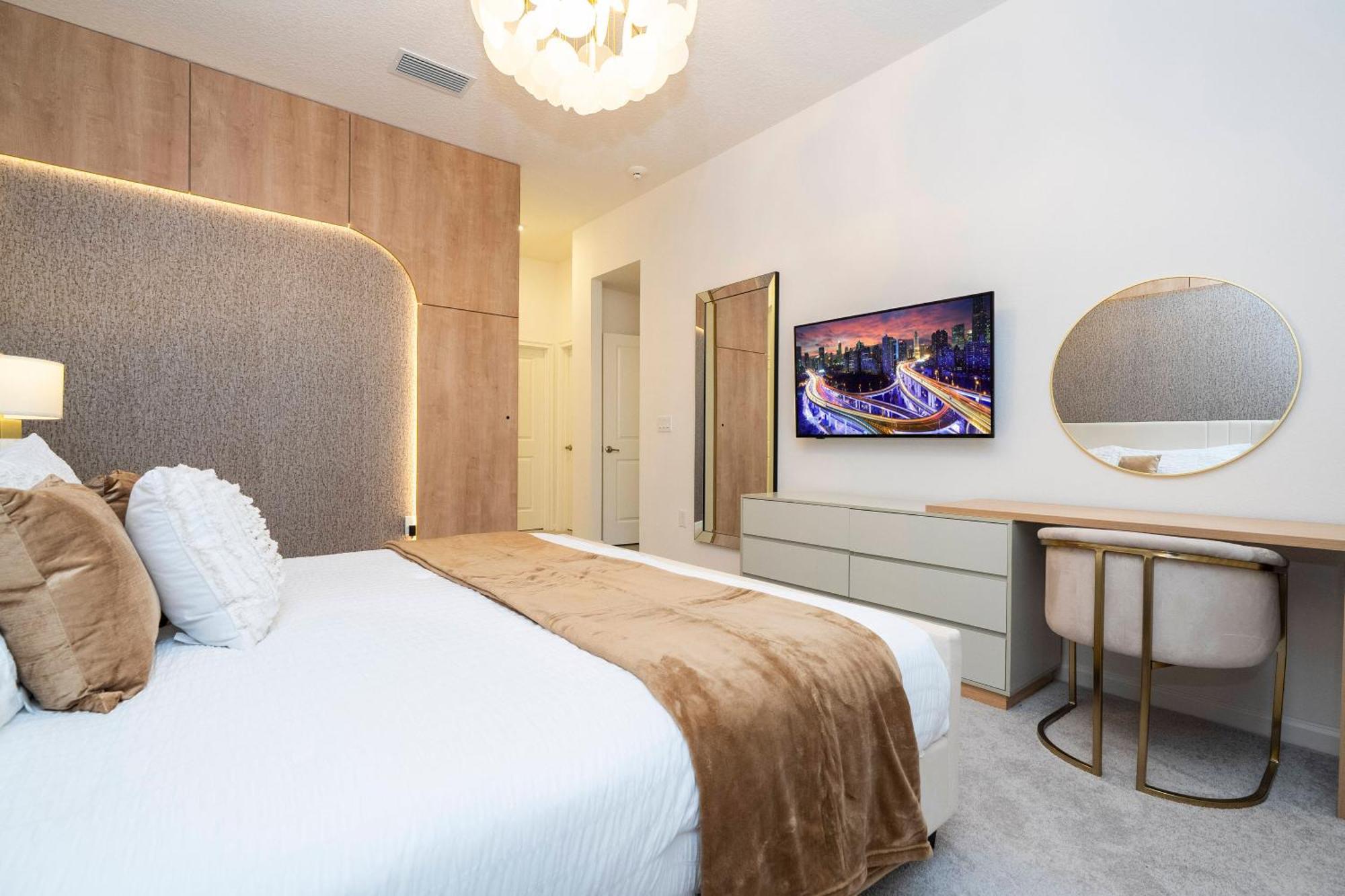 Brand New 6bd Luxury W Pool Location. Holiday home