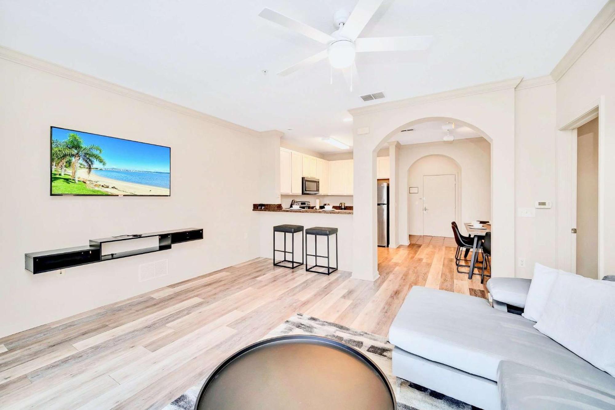 Apartment With Patio- Near Disney! Holiday home Orlando