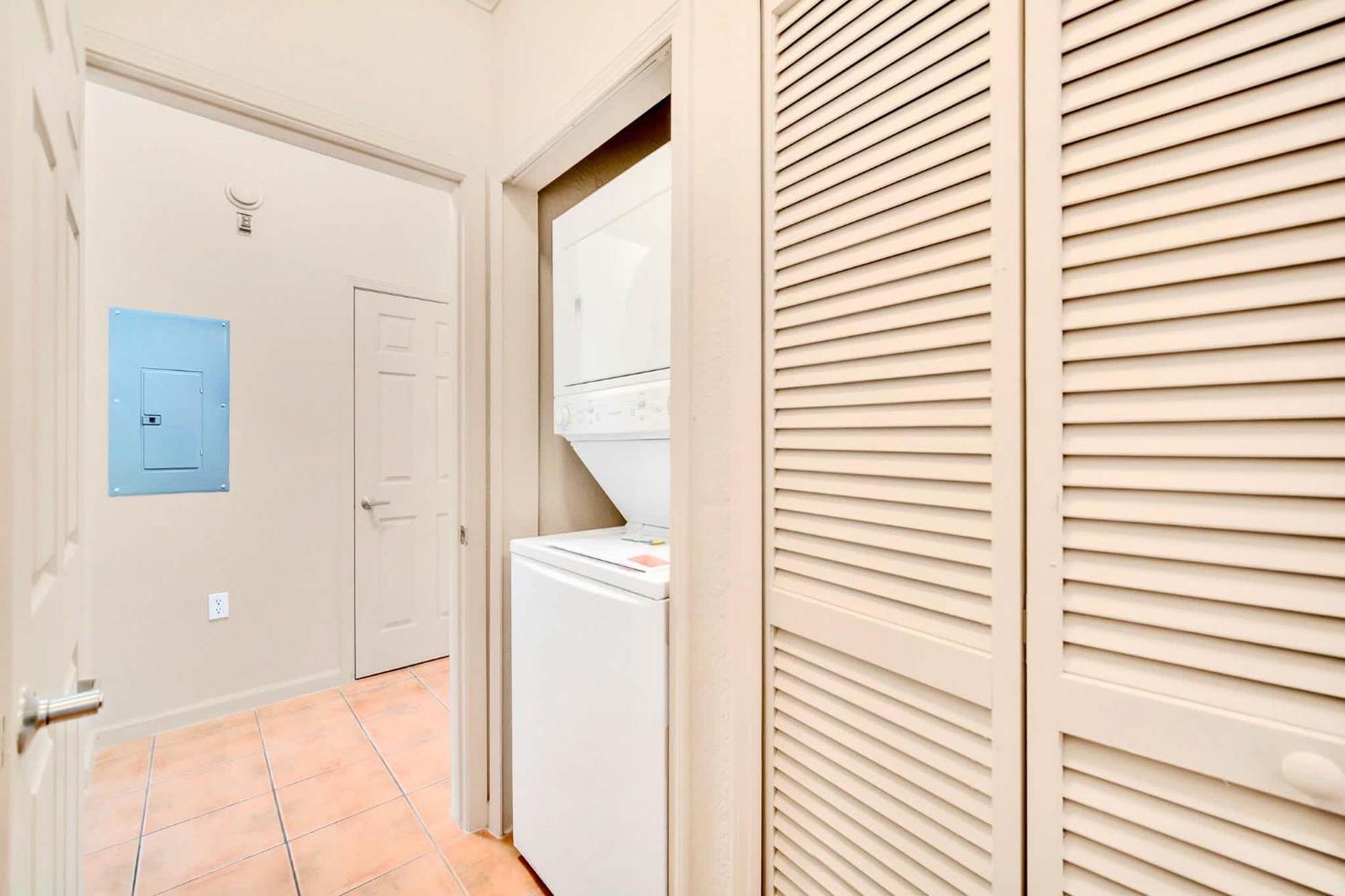 Holiday home Apartment With Patio- Near Disney!