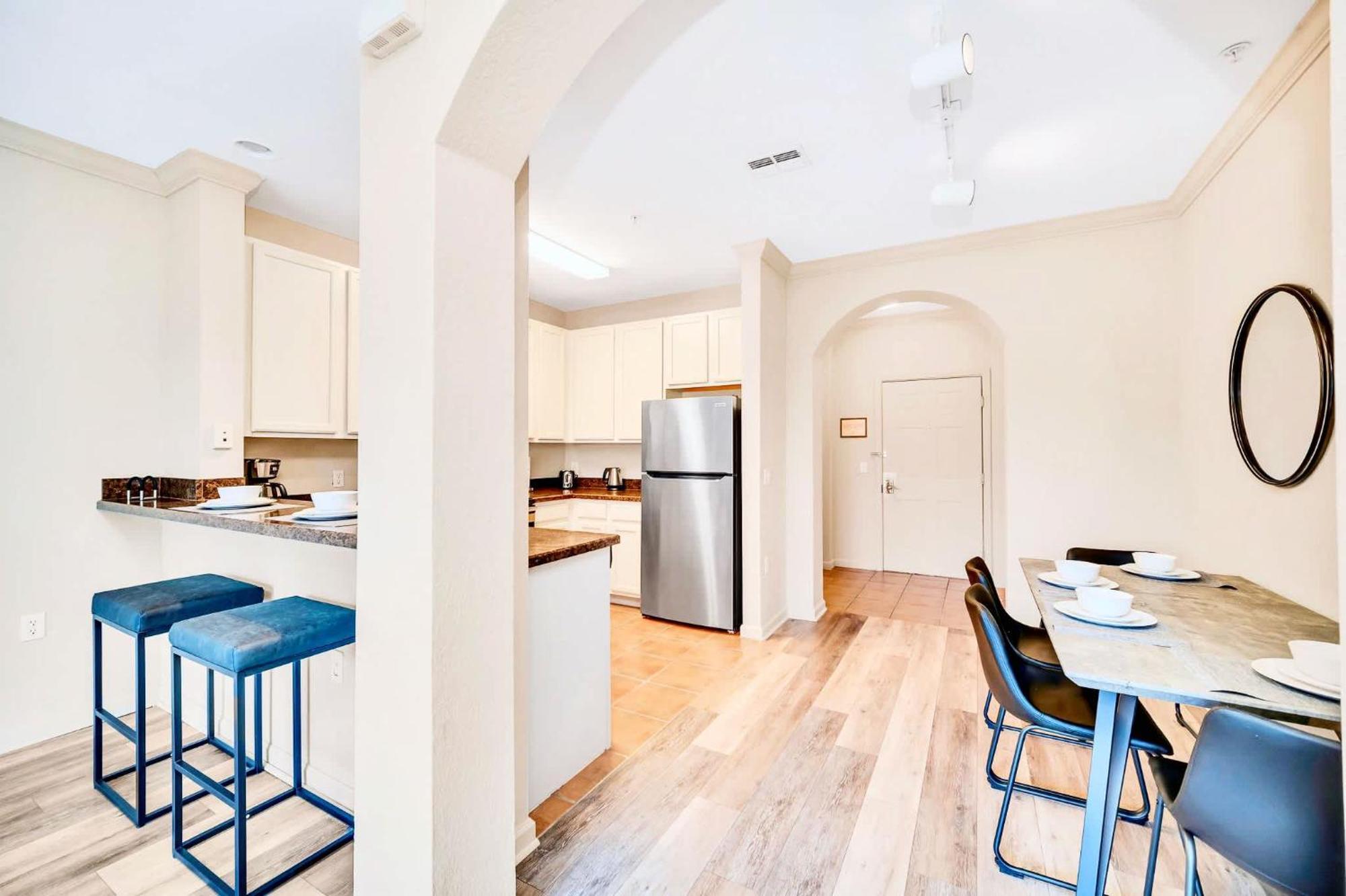 Apartment With Patio- Near Disney!