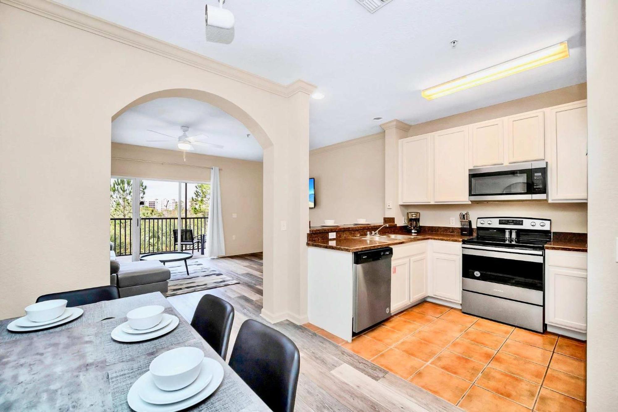 Apartment With Patio- Near Disney! Holiday home *