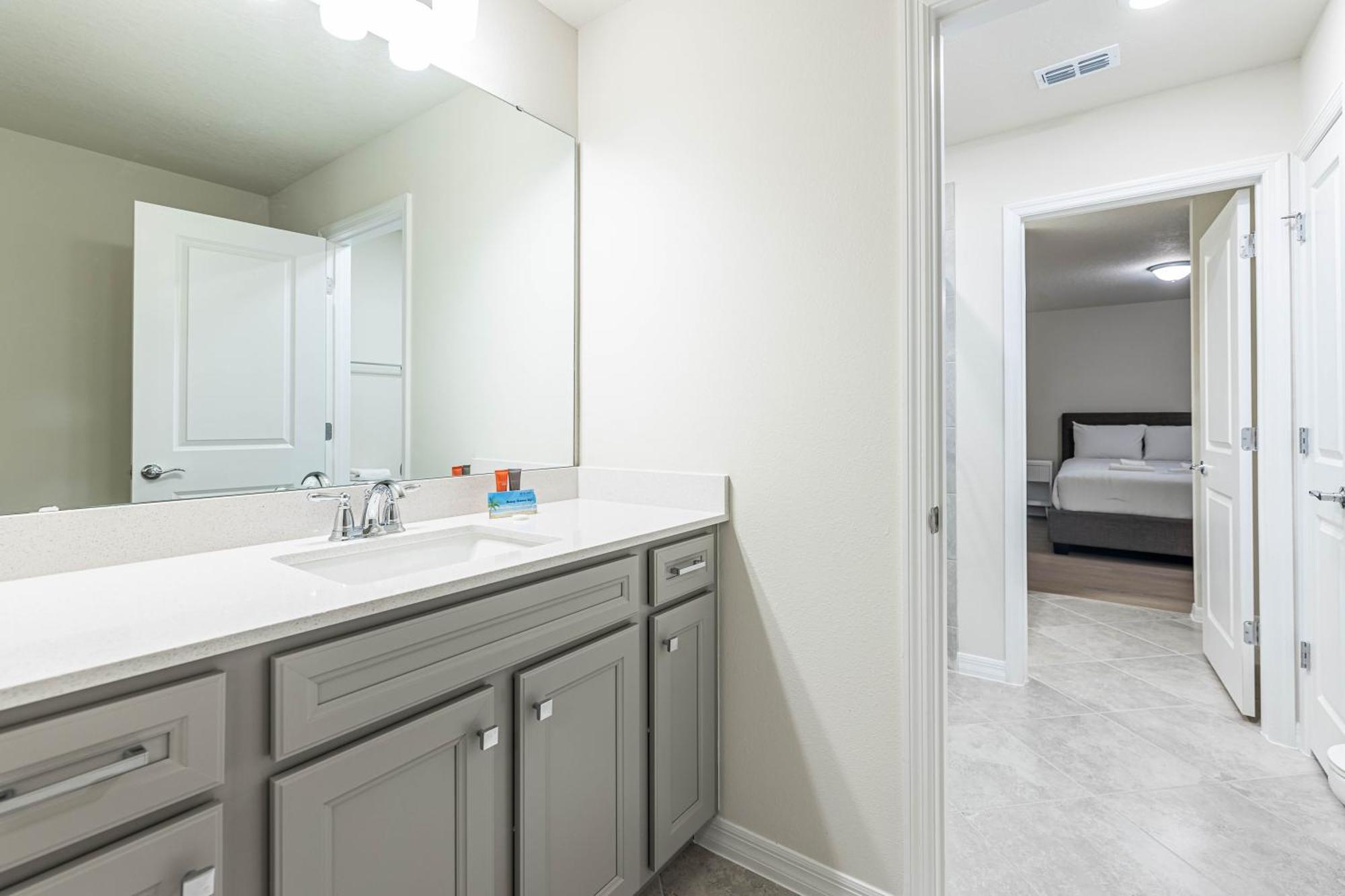 Spacious 8-bedroom In Clermont