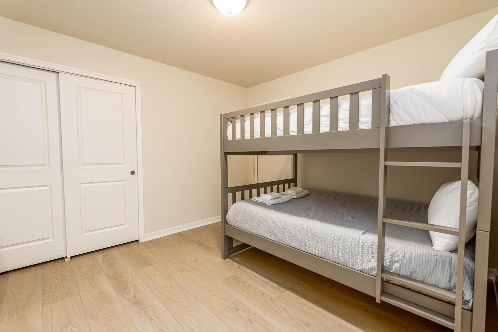 Holiday home Spacious 8-bedroom In Clermont
