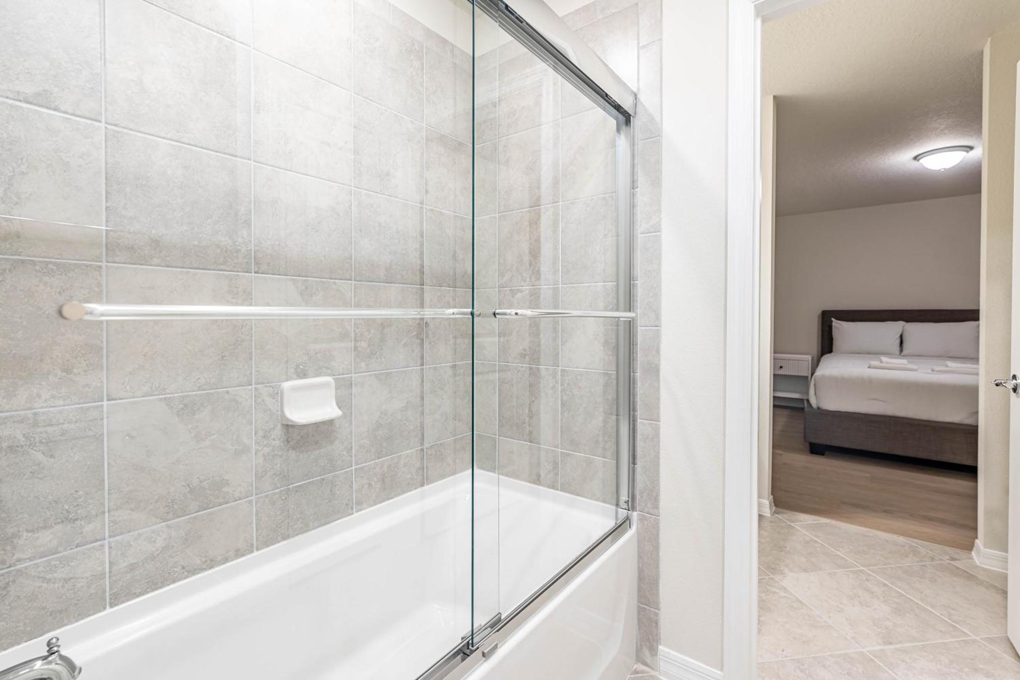 Spacious 8-bedroom In Clermont