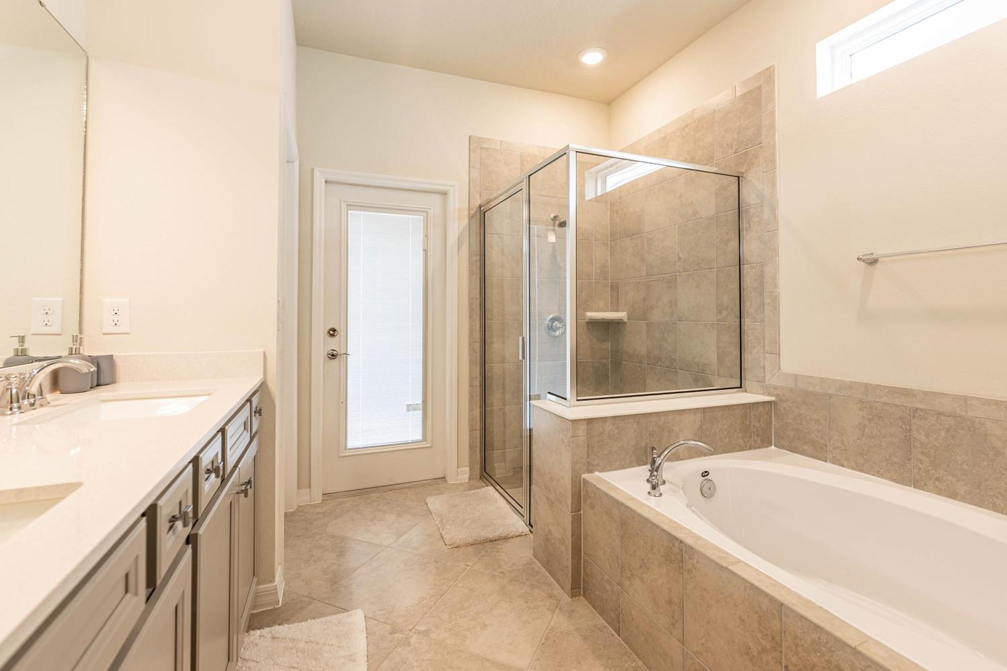 Spacious 8-bedroom In Clermont *