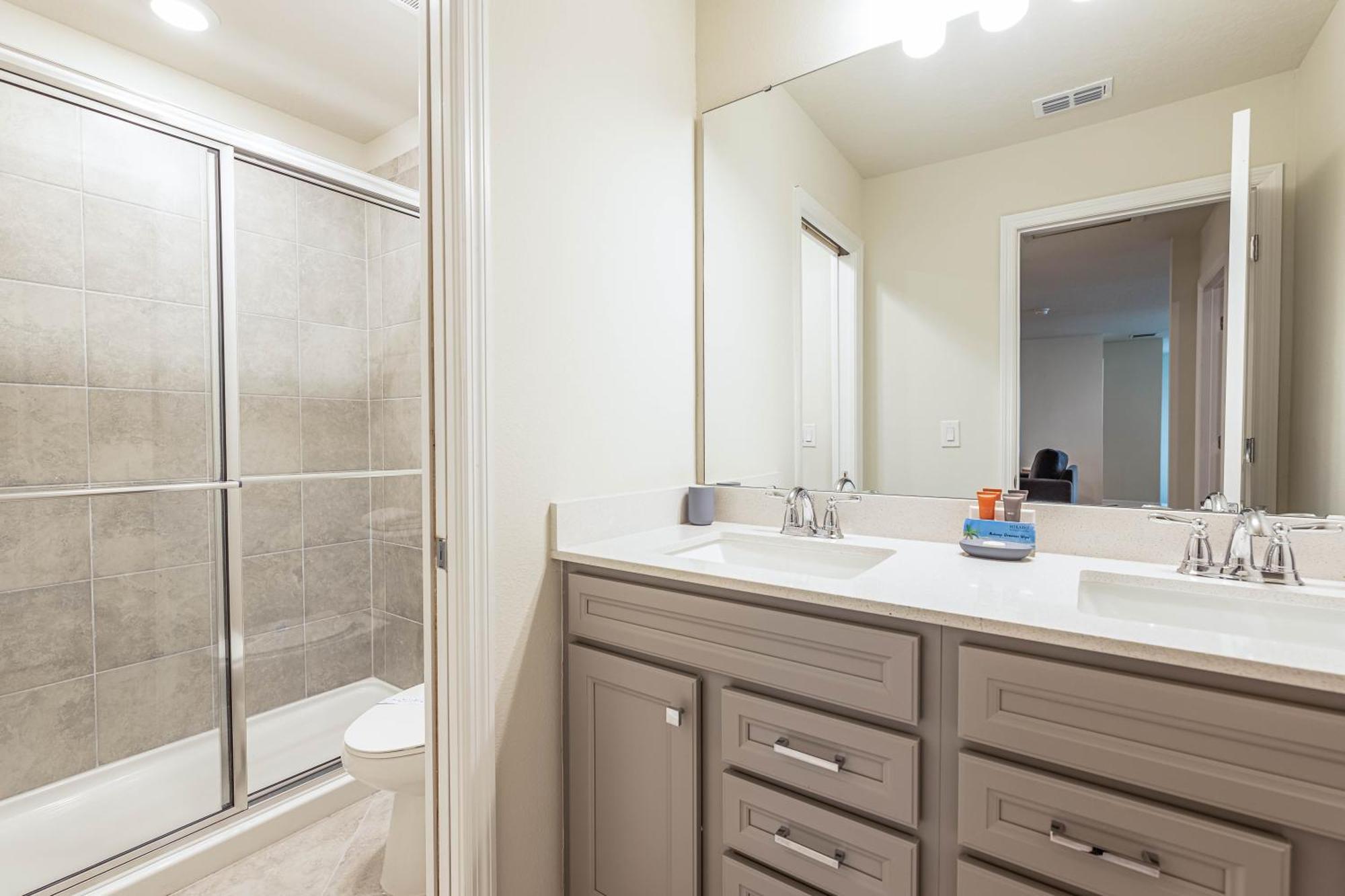 Spacious 8-bedroom In Clermont