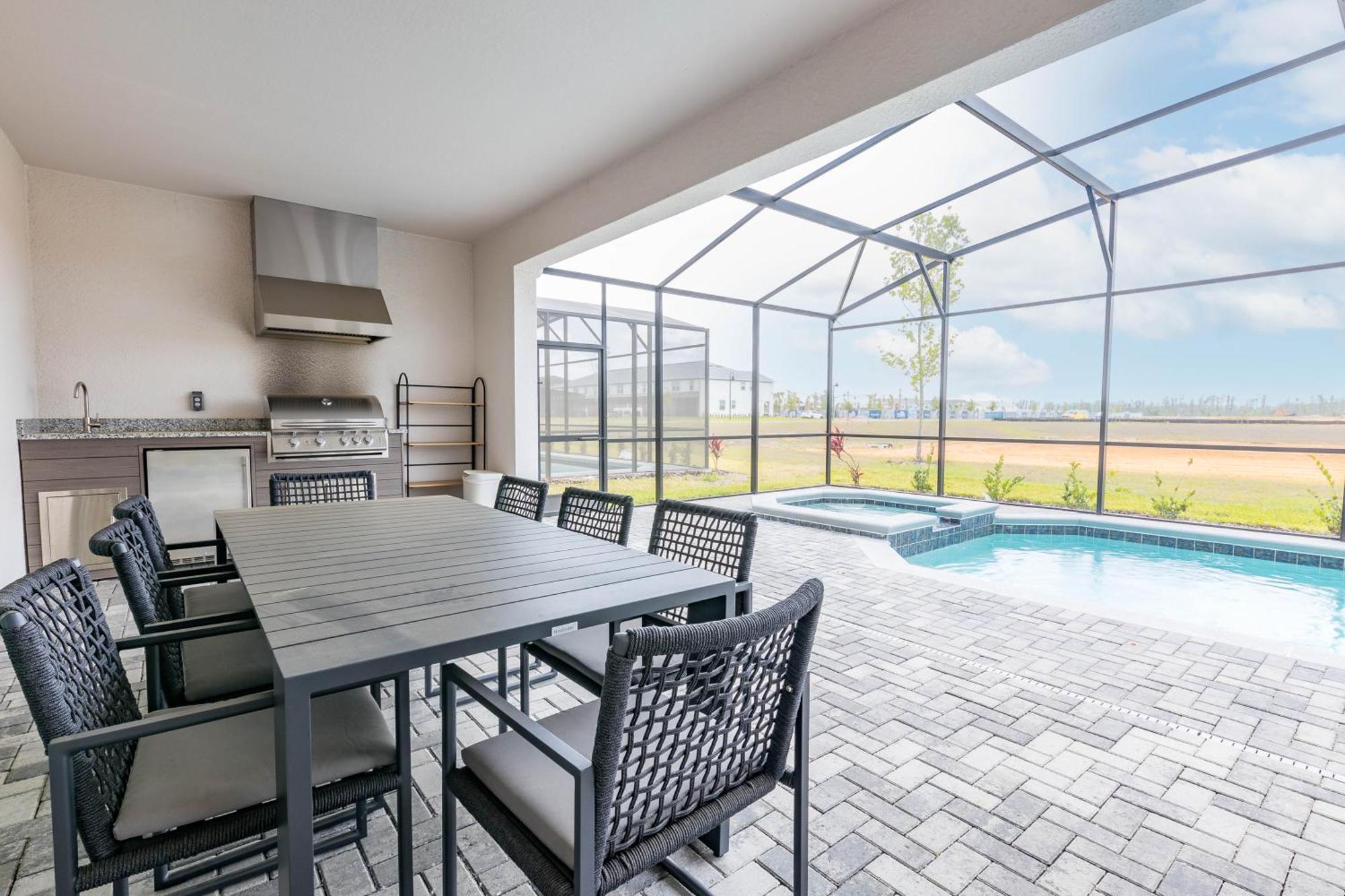 Spacious 8-bedroom In Clermont