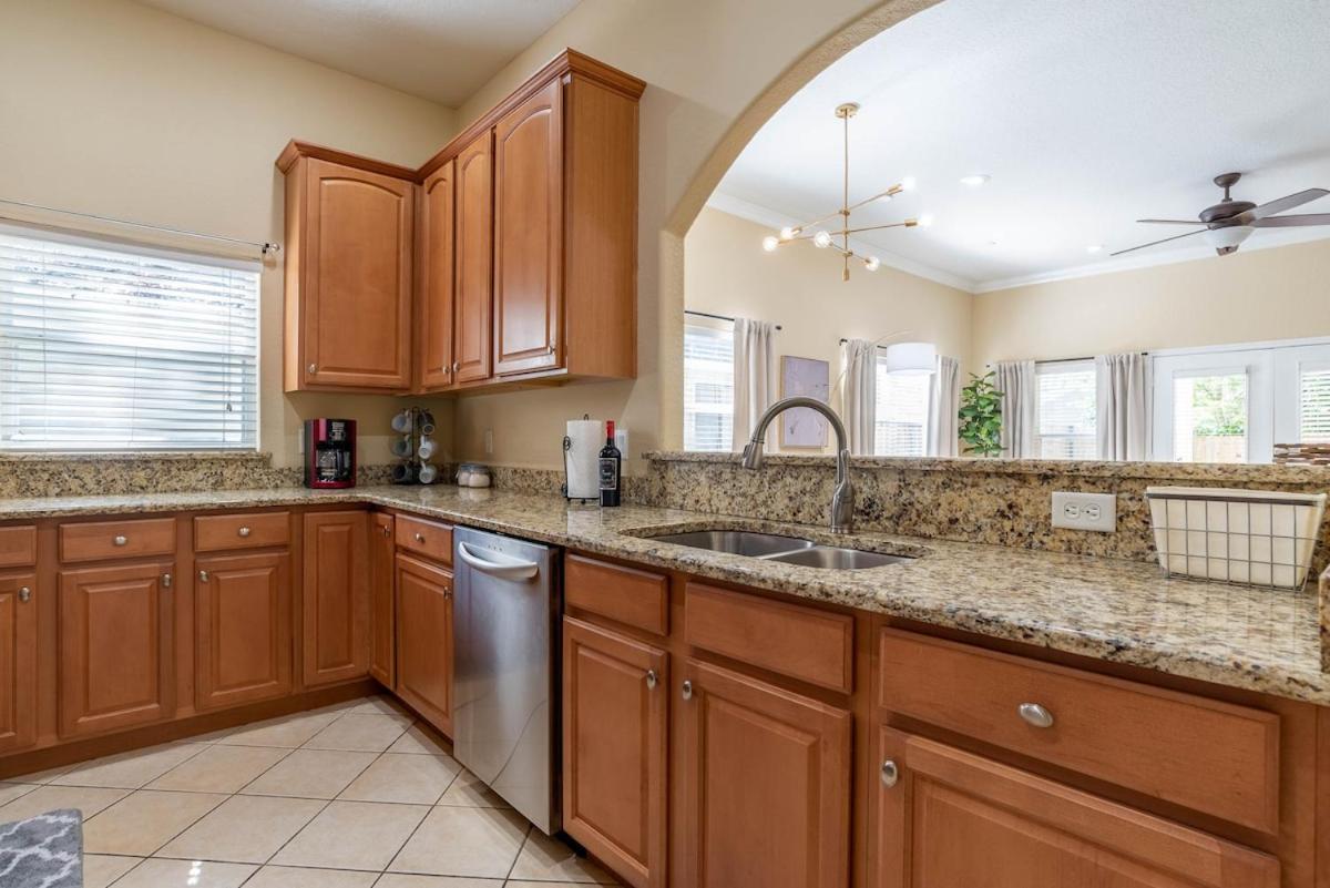 Modern Dt Home-king Size Bed-patios-long Stays-wifi Holiday home