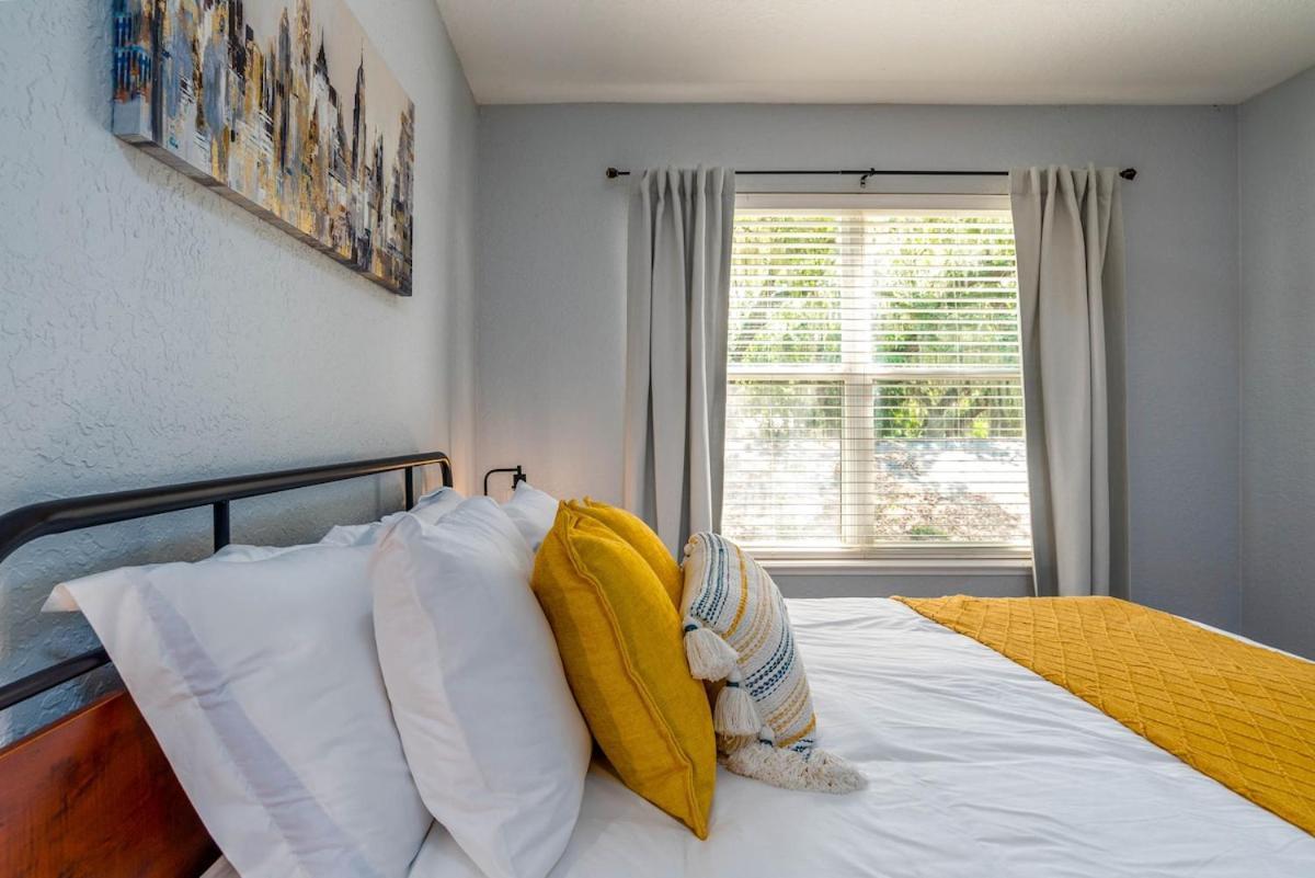 Modern Dt Home-king Size Bed-patios-long Stays-wifi *
