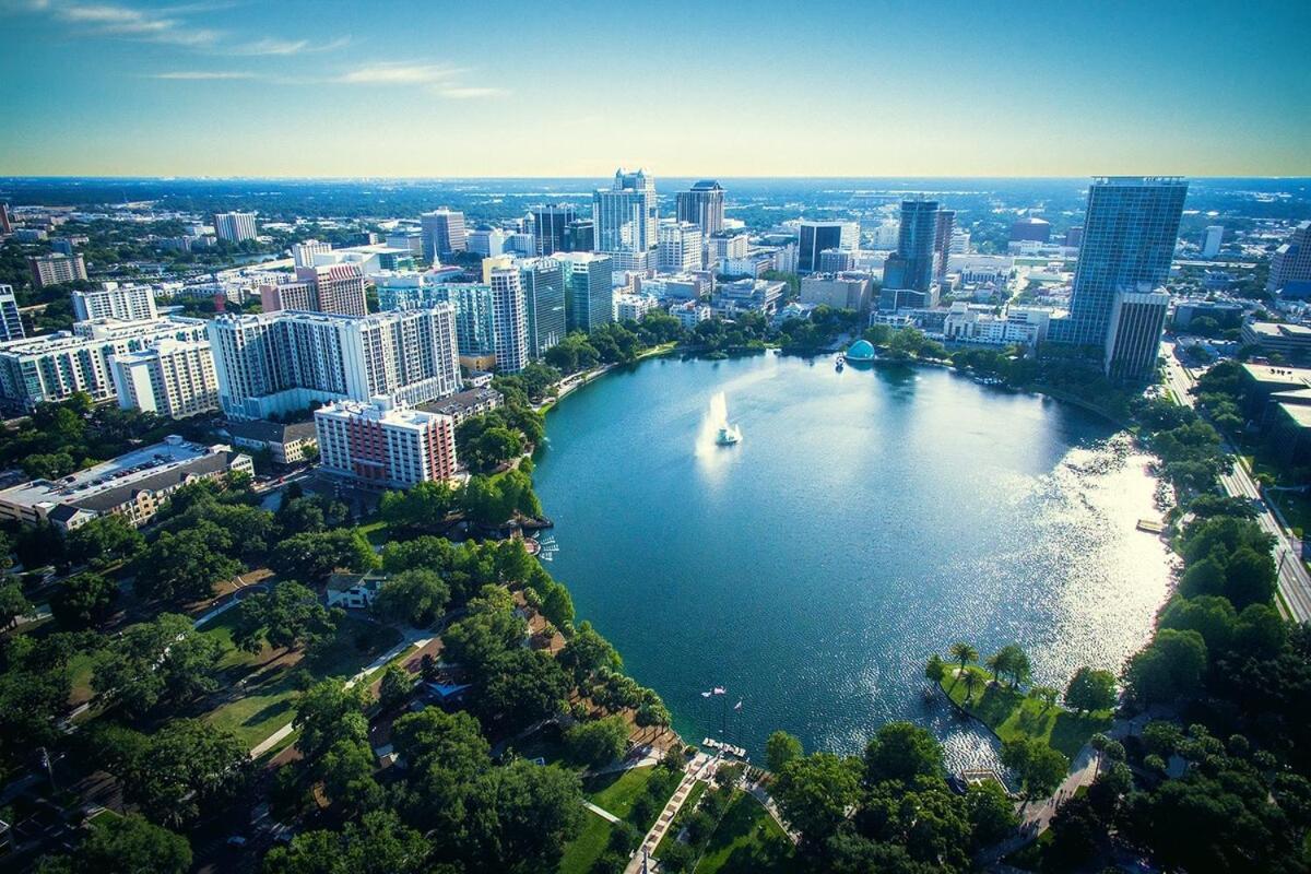 Modern Dt Home-king Size Bed-patios-long Stays-wifi Holiday home Orlando