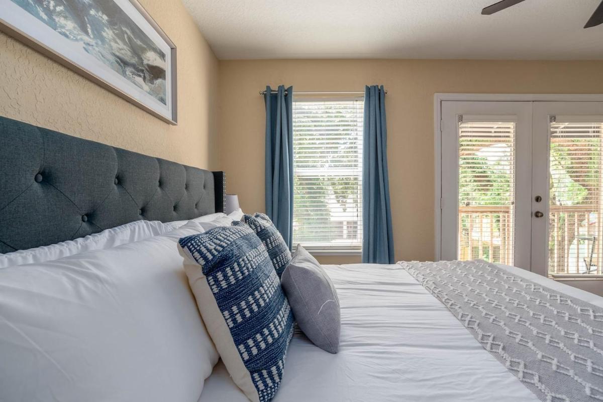 Modern Dt Home-king Size Bed-patios-long Stays-wifi Holiday home