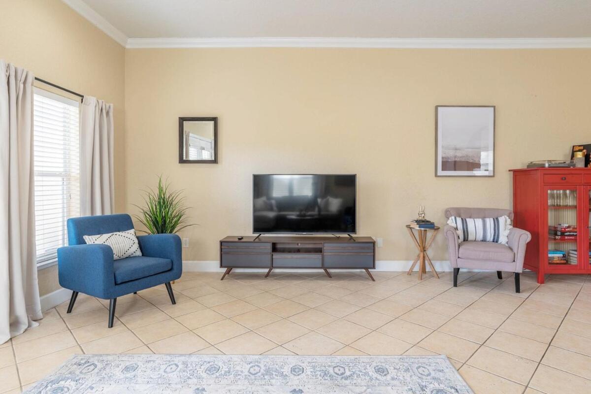 Modern Dt Home-king Size Bed-patios-long Stays-wifi Holiday home