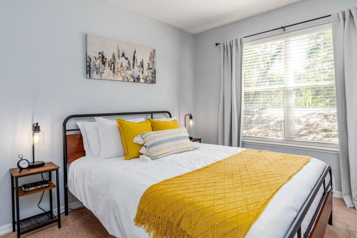 Modern Dt Home-king Size Bed-patios-long Stays-wifi