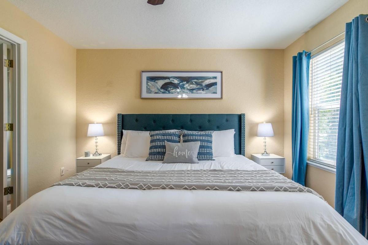 Holiday home Modern Dt Home-king Size Bed-patios-long Stays-wifi *