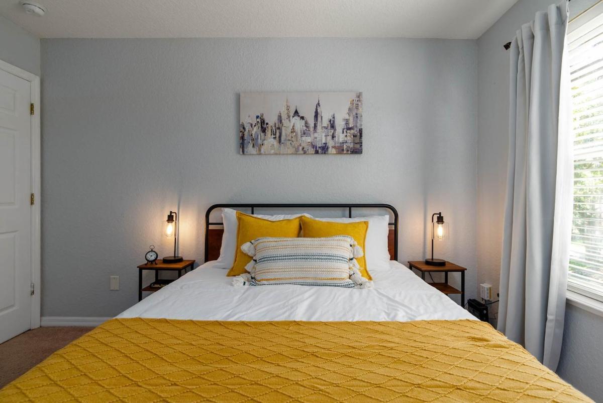 Modern Dt Home-king Size Bed-patios-long Stays-wifi *