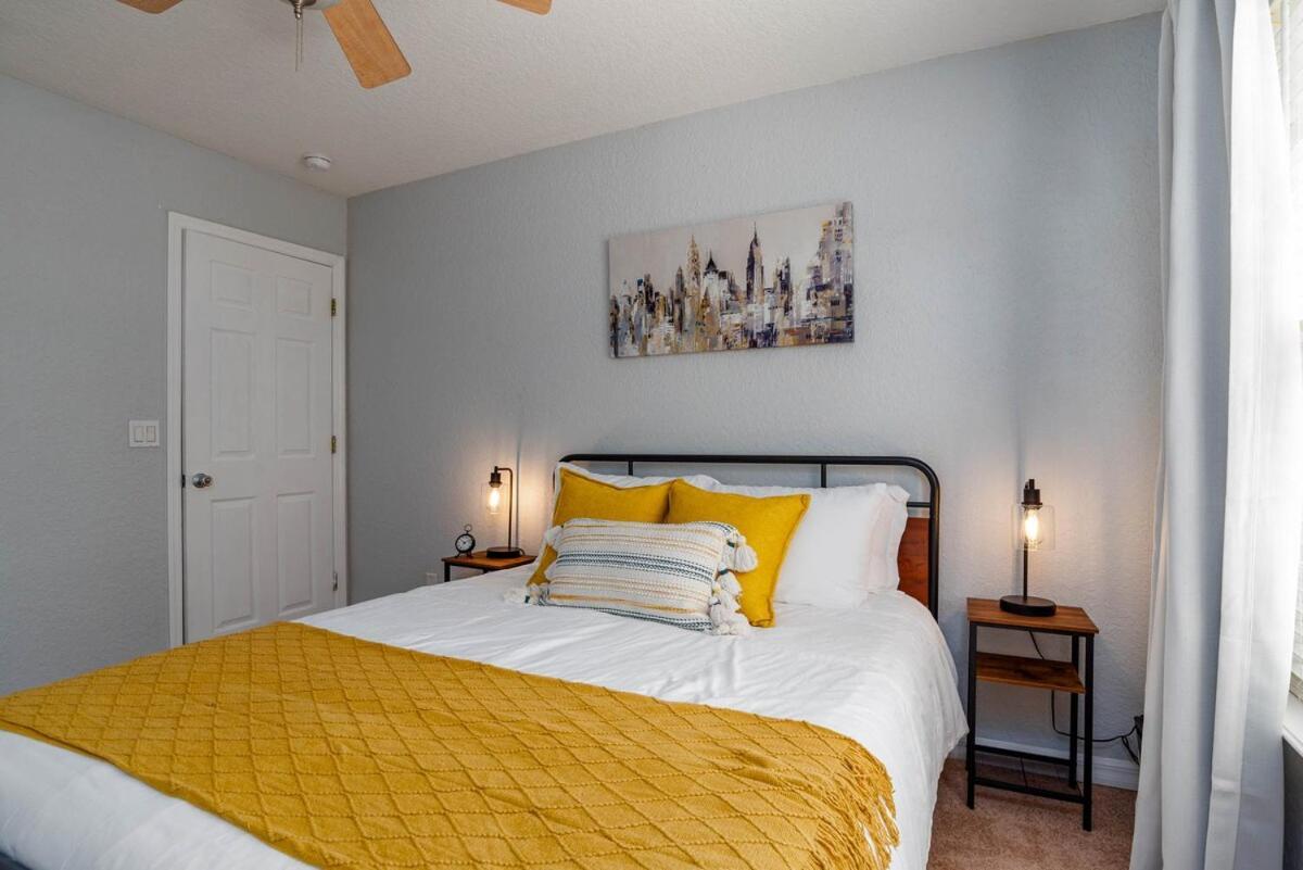 Modern Dt Home-king Size Bed-patios-long Stays-wifi Holiday home