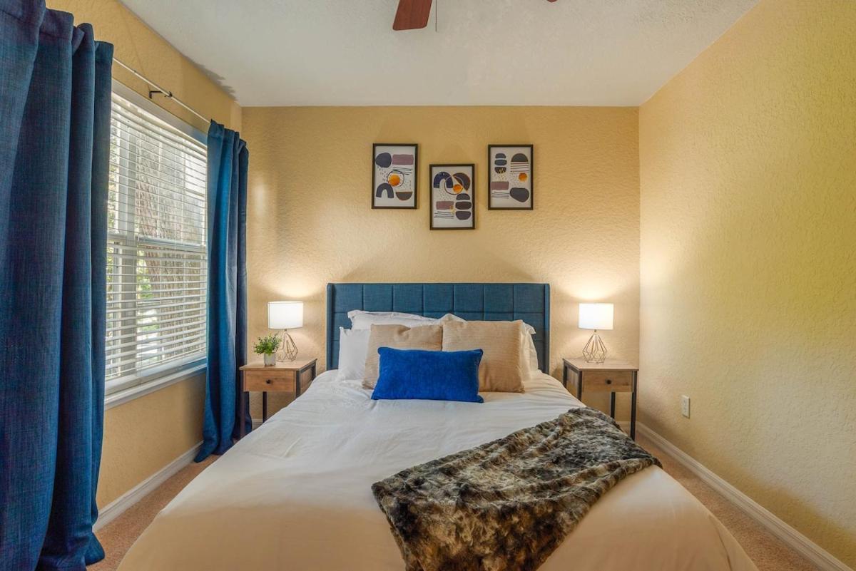 Holiday home Modern Dt Home-king Size Bed-patios-long Stays-wifi