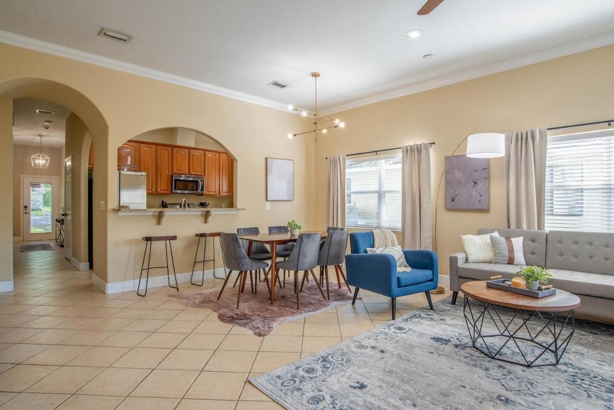 Modern Dt Home-king Size Bed-patios-long Stays-wifi *