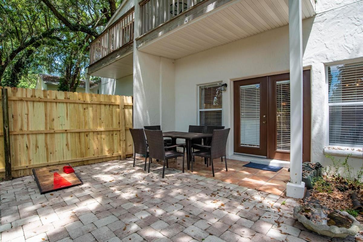 Holiday home Modern Dt Home-king Size Bed-patios-long Stays-wifi *
