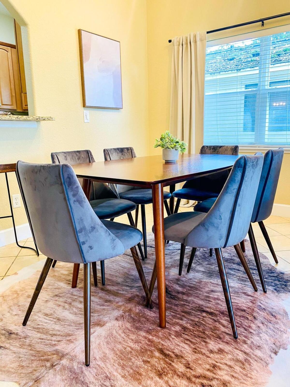 Modern Dt Home-king Size Bed-patios-long Stays-wifi Holiday home