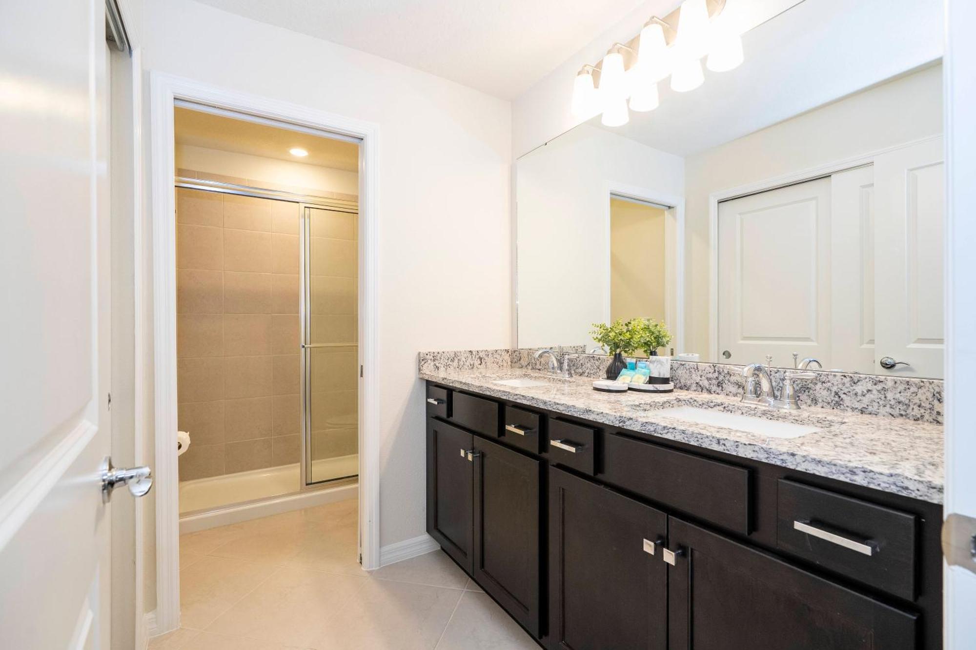 Gorgeous Townhome W 5bd Close To 1141 Holiday home *