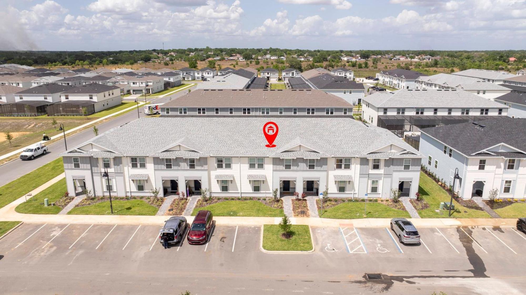 Gorgeous Townhome W 5bd Close To 1141