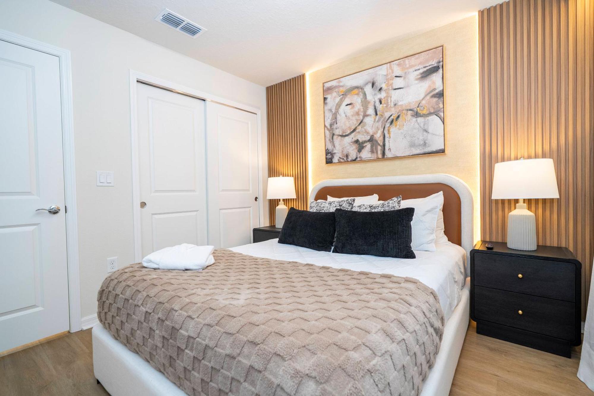 Gorgeous Townhome W 5bd Close To 1141 *