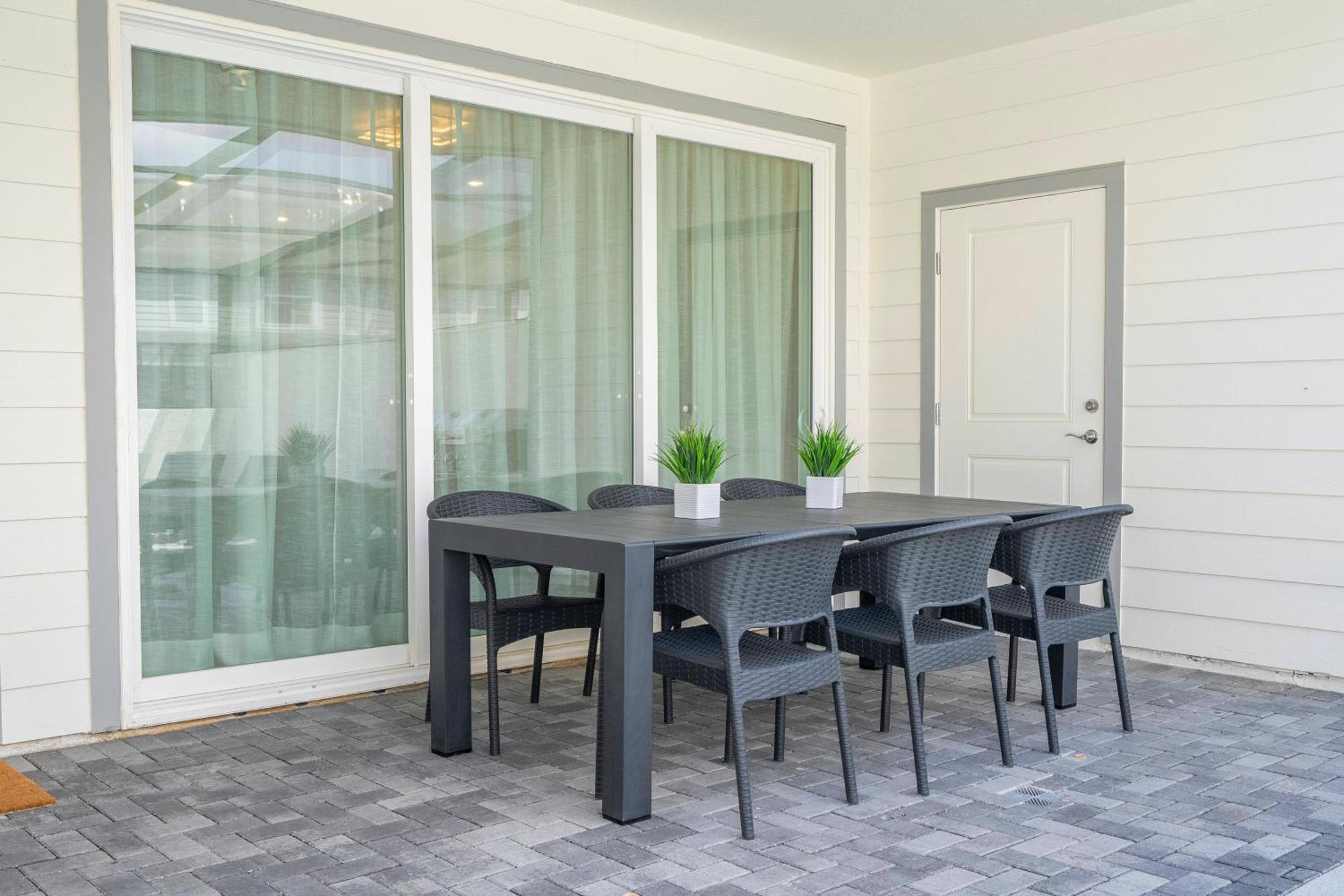 Gorgeous Townhome W 5bd Close To 1141 Holiday home *
