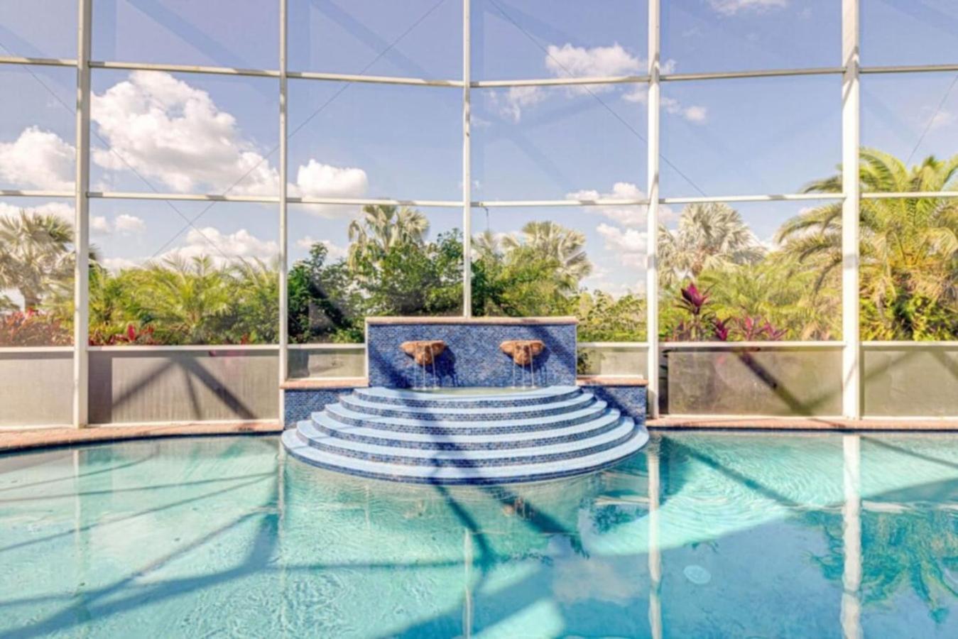 Luxury Pool - View *