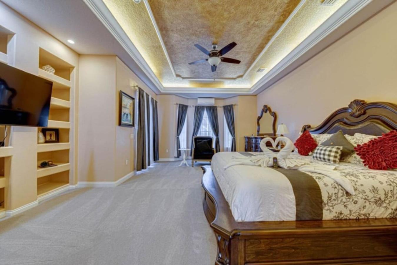 Luxury Pool - View Holiday home