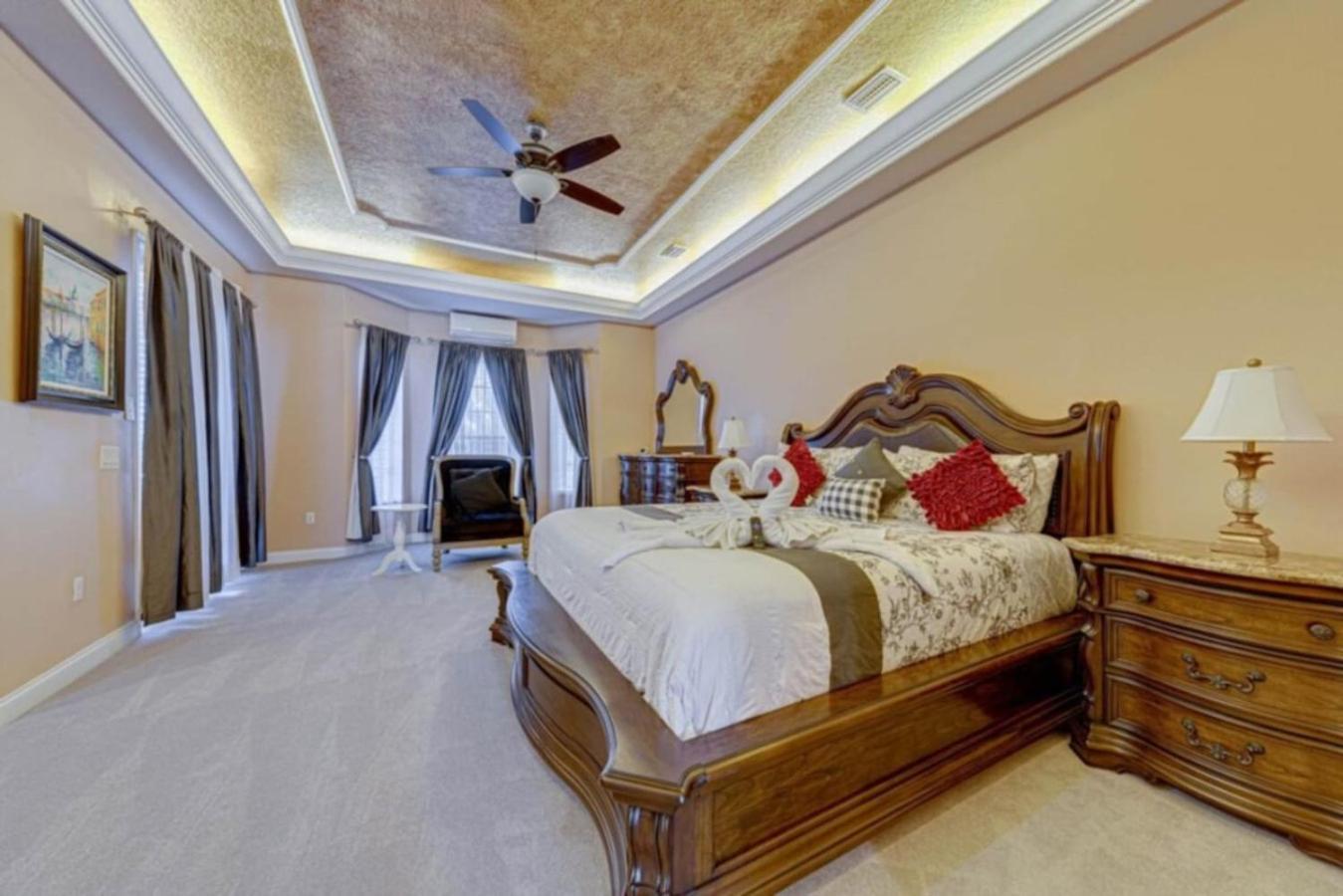 Luxury Pool - View Holiday home