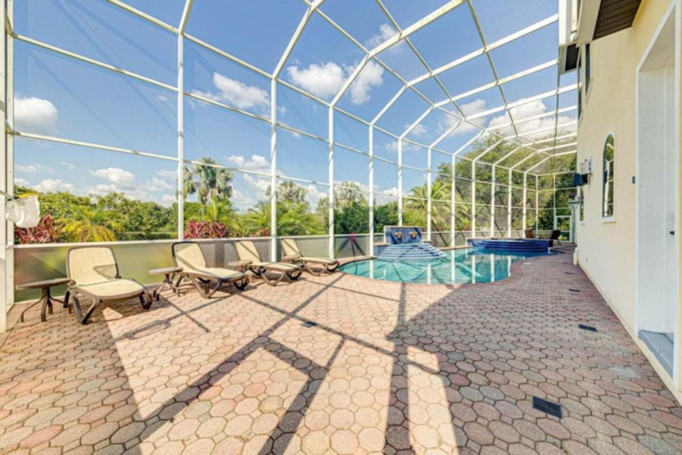 Luxury Pool - View Holiday home