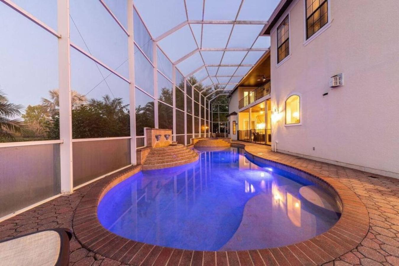 Luxury Pool - View *