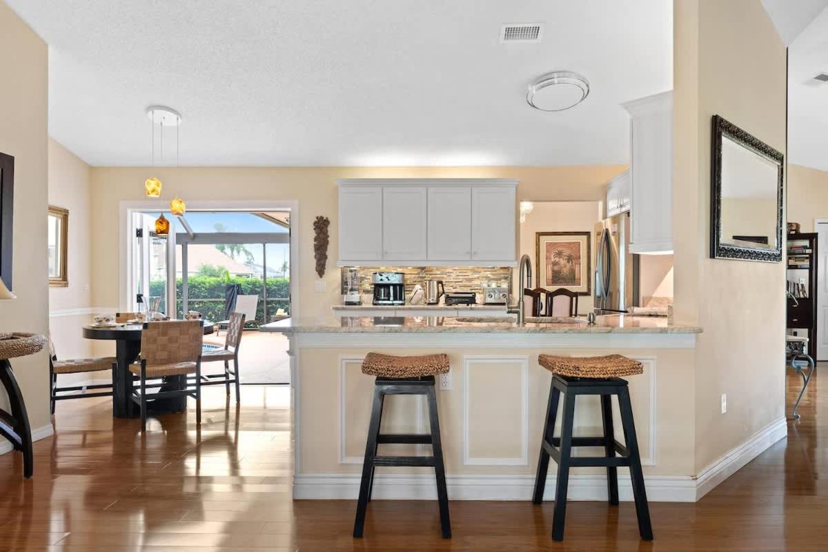 Dedicated Work Space And Game 4br Oi2800 Holiday home
