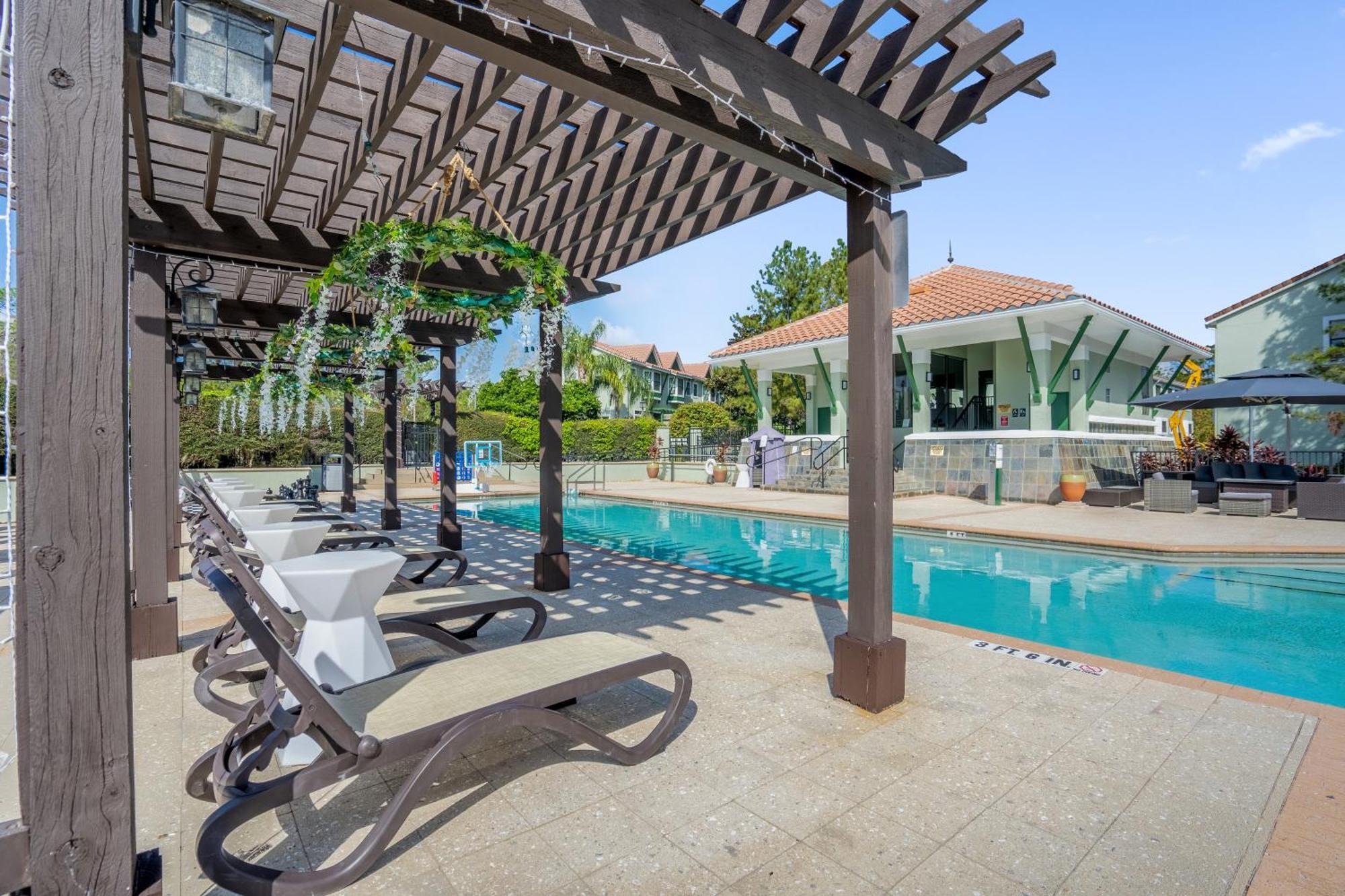 Holiday home Easter Sale! Freshly Renovated Townhome By Disney!