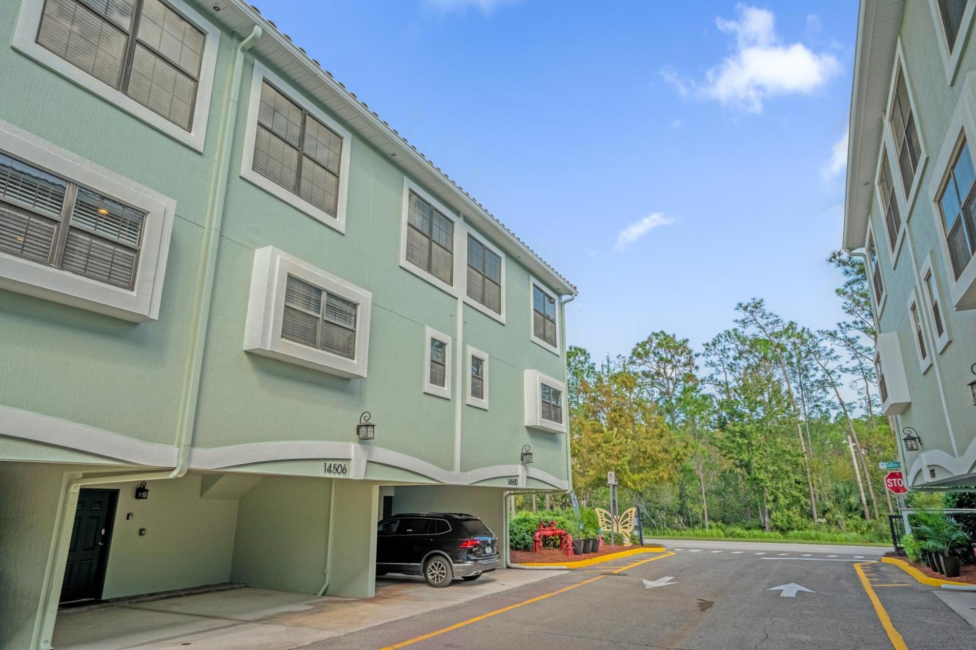 Holiday home Easter Sale! Freshly Renovated Townhome By Disney! Orlando