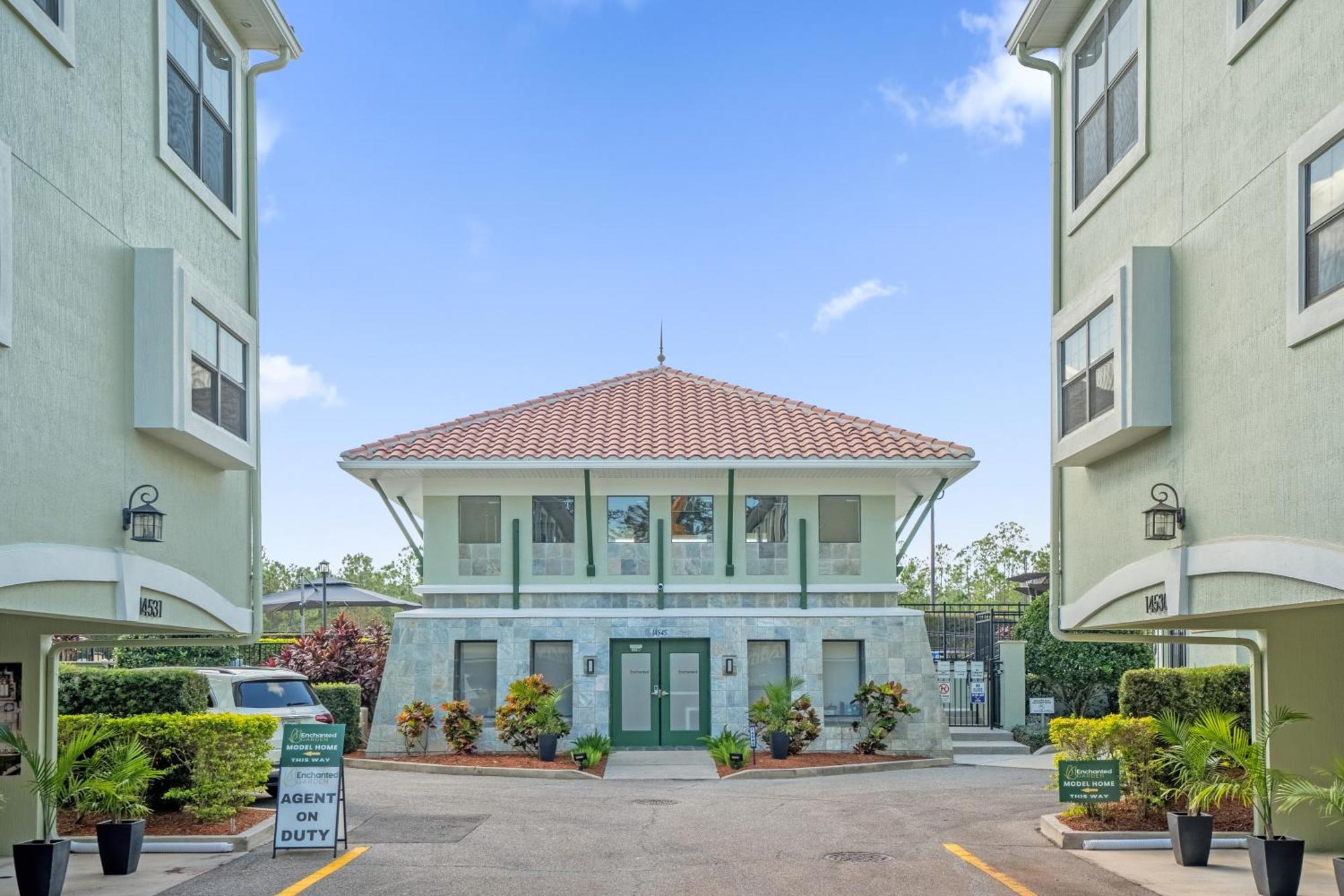 Easter Sale! Freshly Renovated Townhome By Disney!