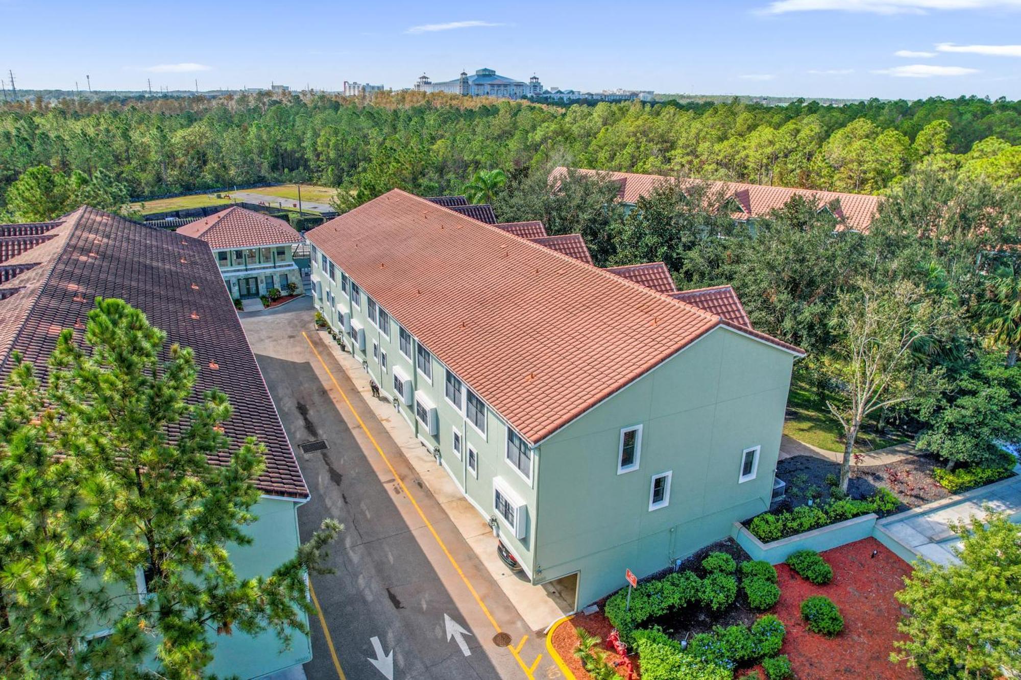 Easter Sale! Freshly Renovated Townhome By Disney! Holiday home