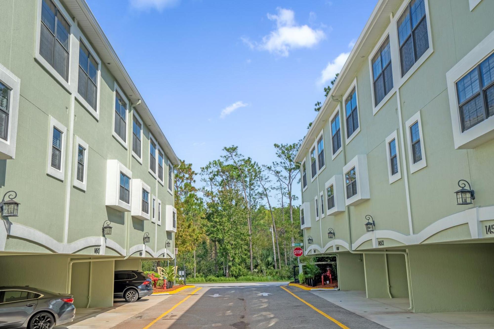 Holiday home Easter Sale! Freshly Renovated Townhome By Disney!