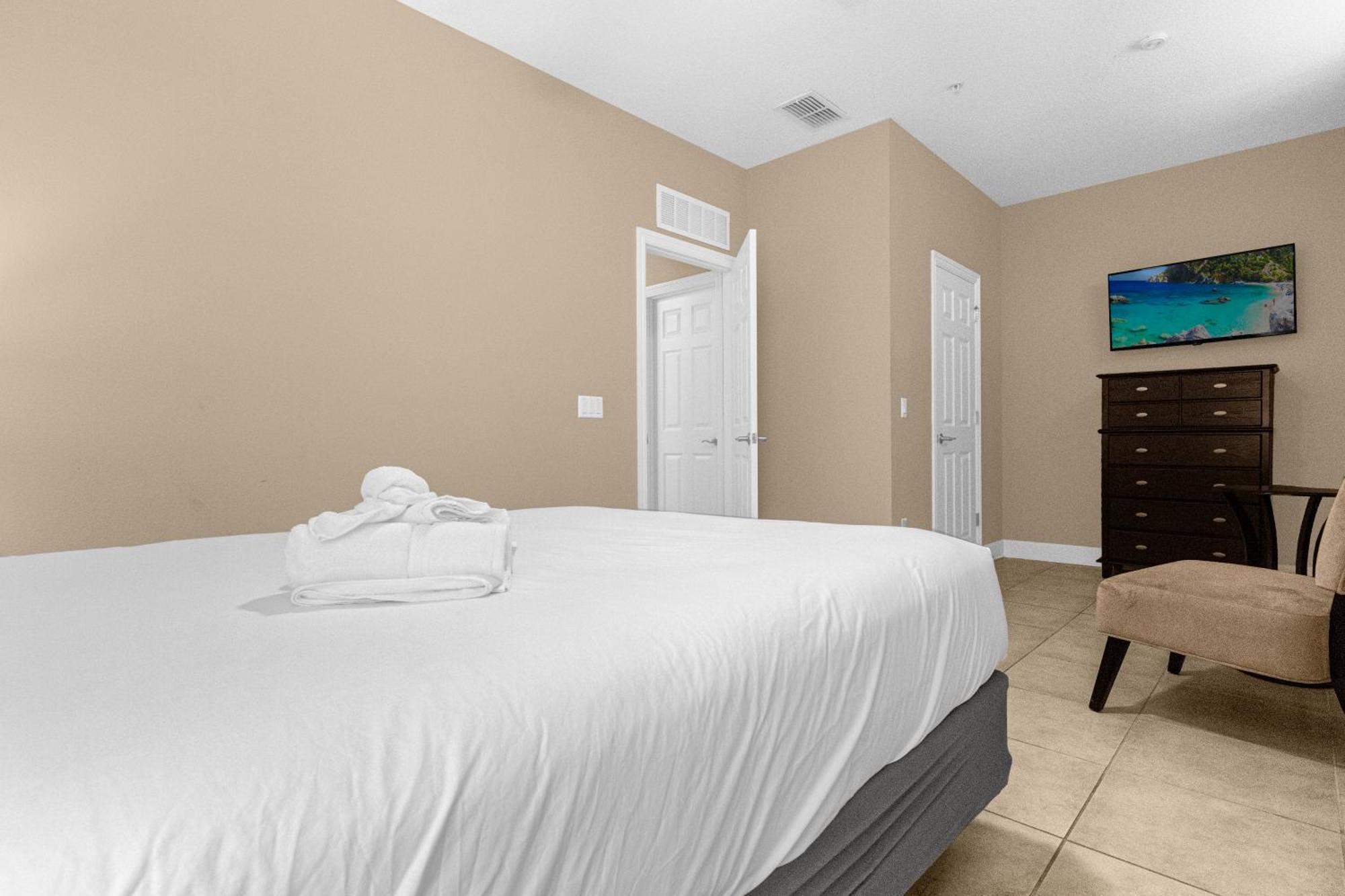 Holiday home Easter Sale! Freshly Renovated Townhome By Disney! *