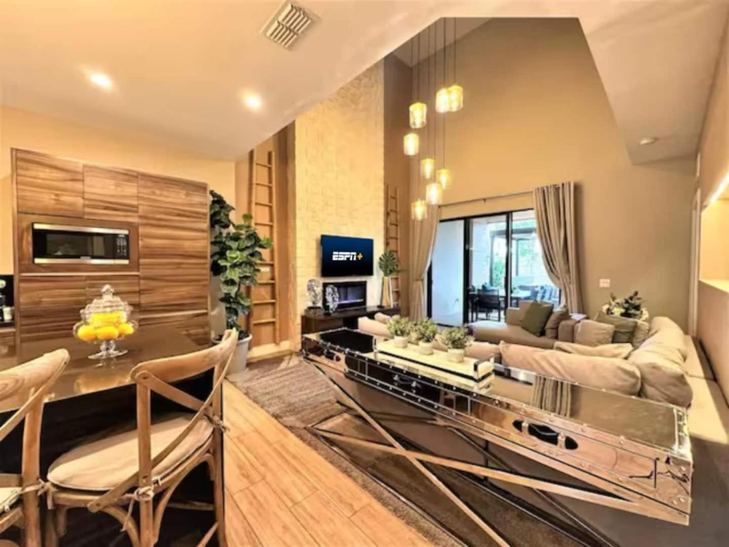 Holiday home Sophisticated 4 En W Private Hot Tub & Bb