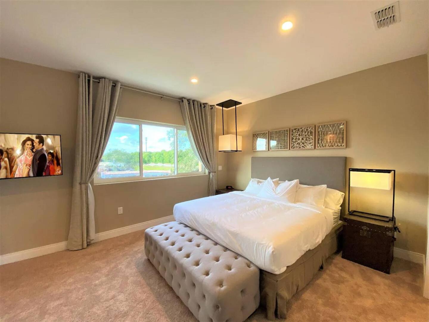 Sophisticated 4 En W Private Hot Tub & Bb Holiday home