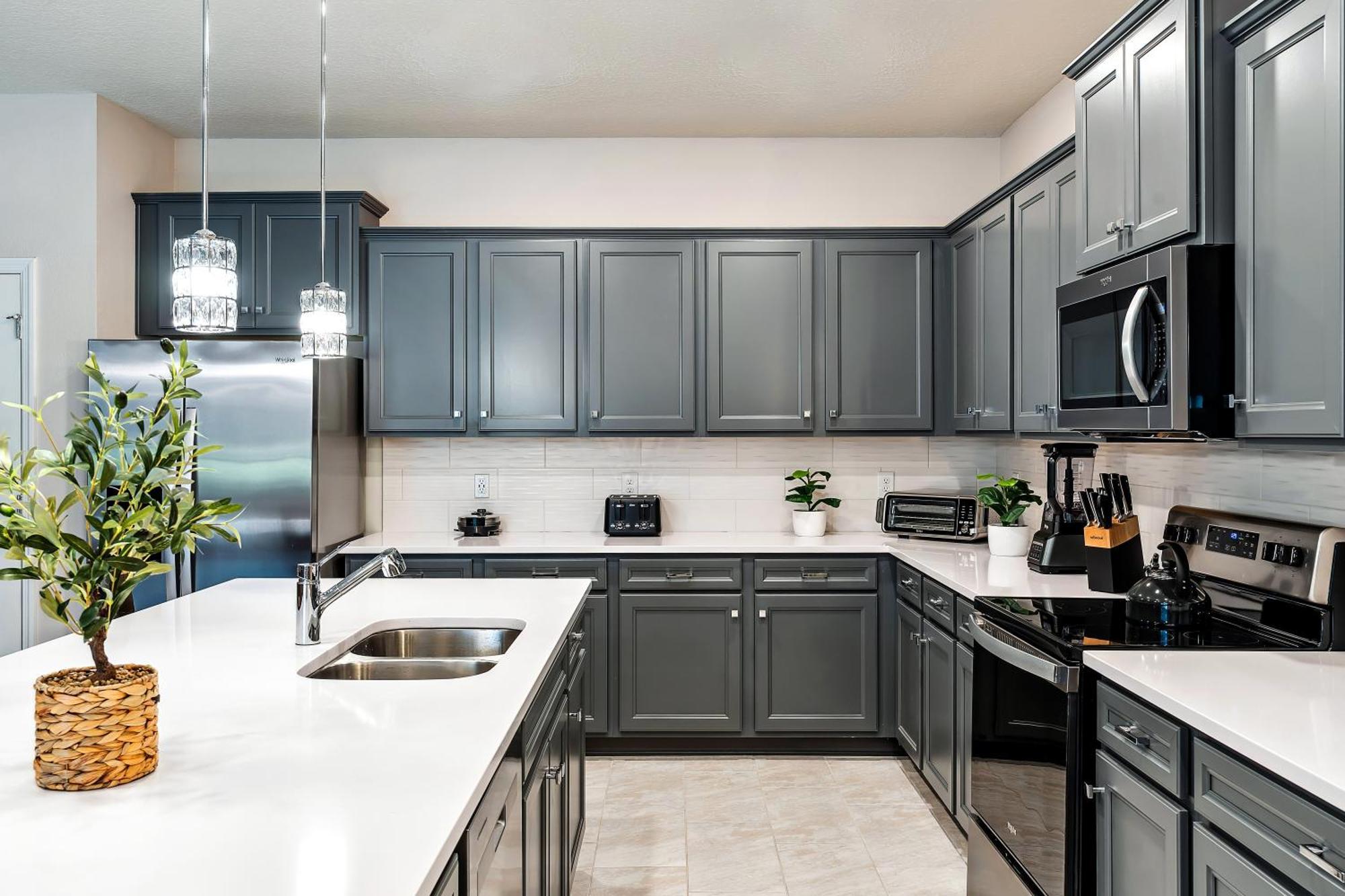Exquisite, Brand New 10br8ba For Up To 28 Guests * Orlando