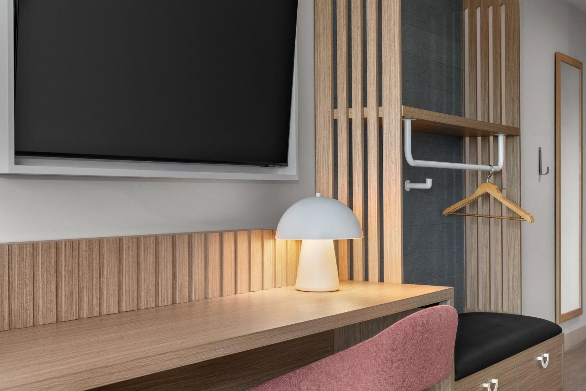 Hotel Even International Airport By Ihg 3*