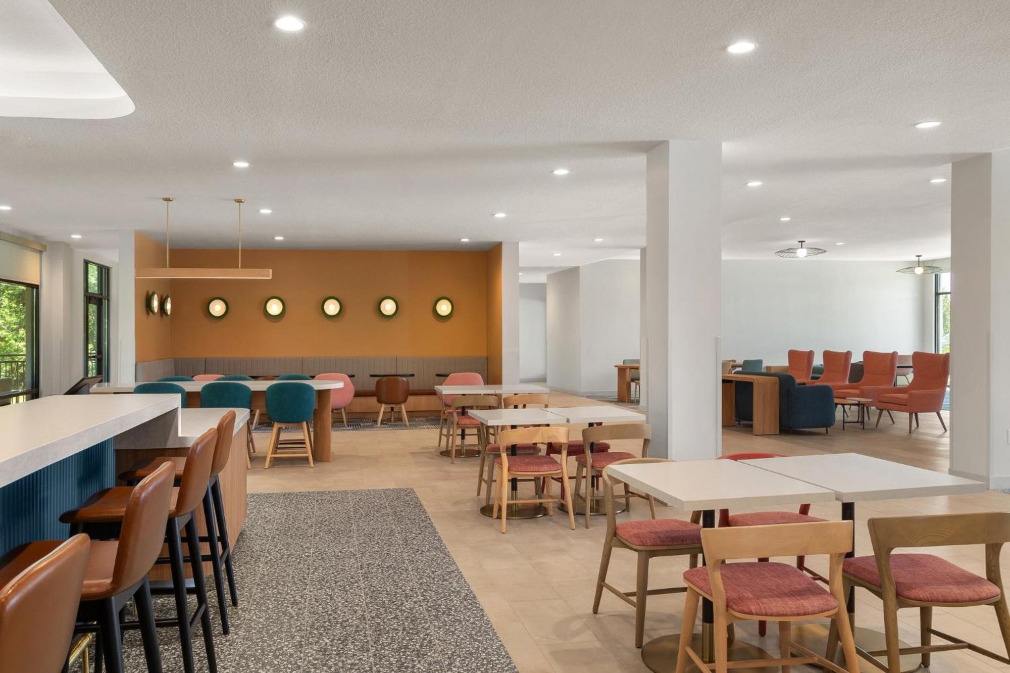 Hotel Even International Airport By Ihg 3*