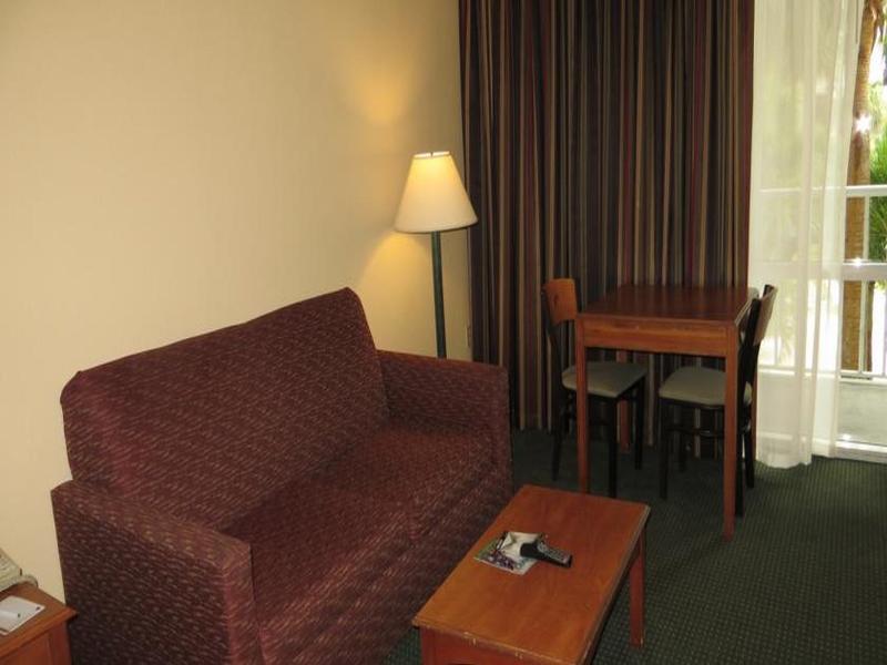Daskk Near Universal Blvd, Ascend Collection Hotel 3*