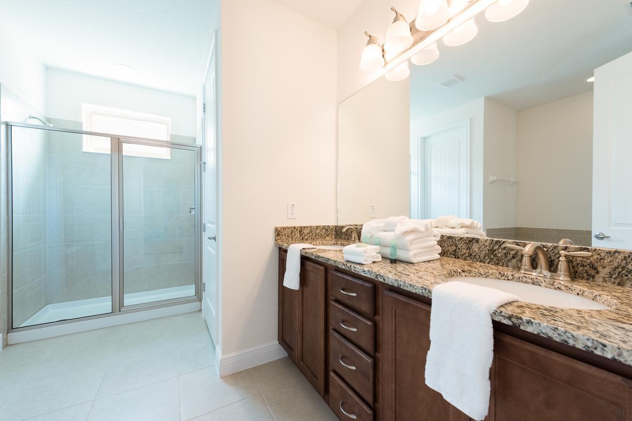 New House, Ecolab Sanitzed, Near Disney, Pool Fence Holiday home Orlando